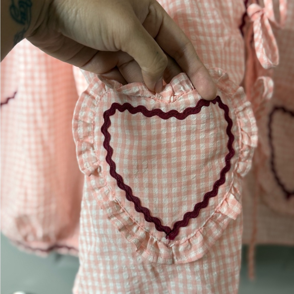 Woman’s Pink Tie Front |Puff long sleeve | Casual Shirt | Heart Pockets| Medium - Picture 5 of 10
